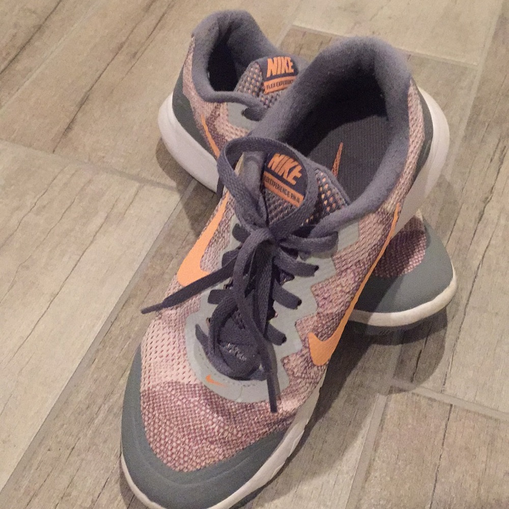 Women’s Nike flex experience size 5